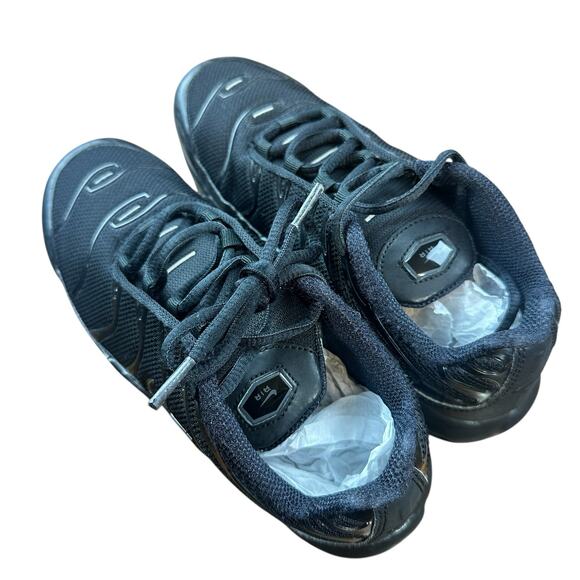 Nike Air Max Plus Little Kids' Shoes (CD0610-001, Black/Black-Black) Size 3Y - Picture 11 of 16
